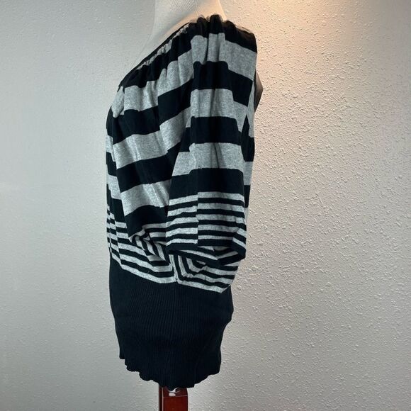 NWT JW STYLE Womens Black and Gray Stripped Top with Poncho Style Sleeves Size S - Picture 3 of 7
